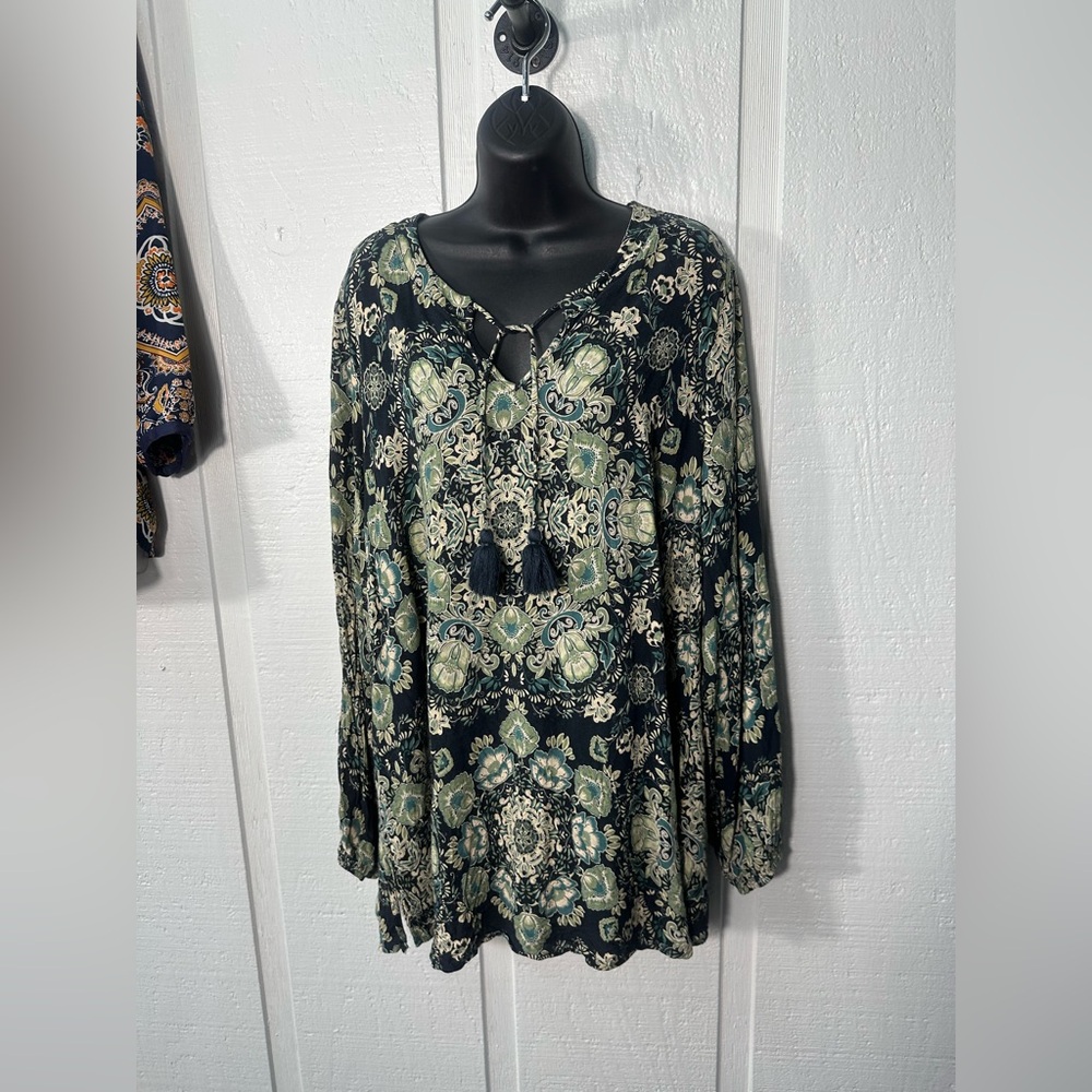 Evan’s Women’s Green and Black Top Size 18 EUC